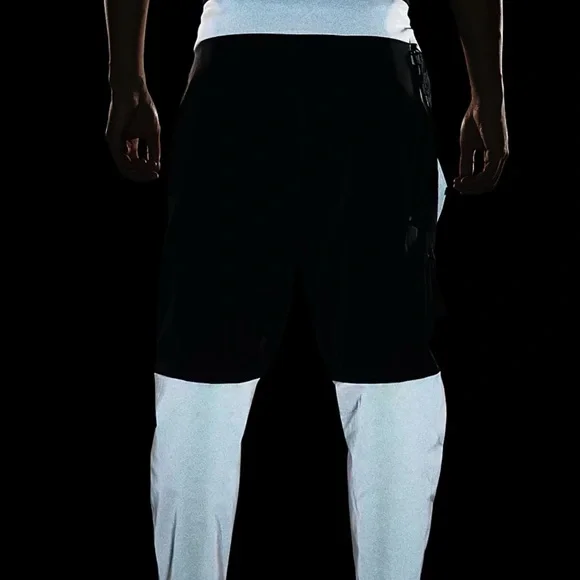 Nike Tech Pack Reflective Unlined Cargo Pant - Picture 11 of 12